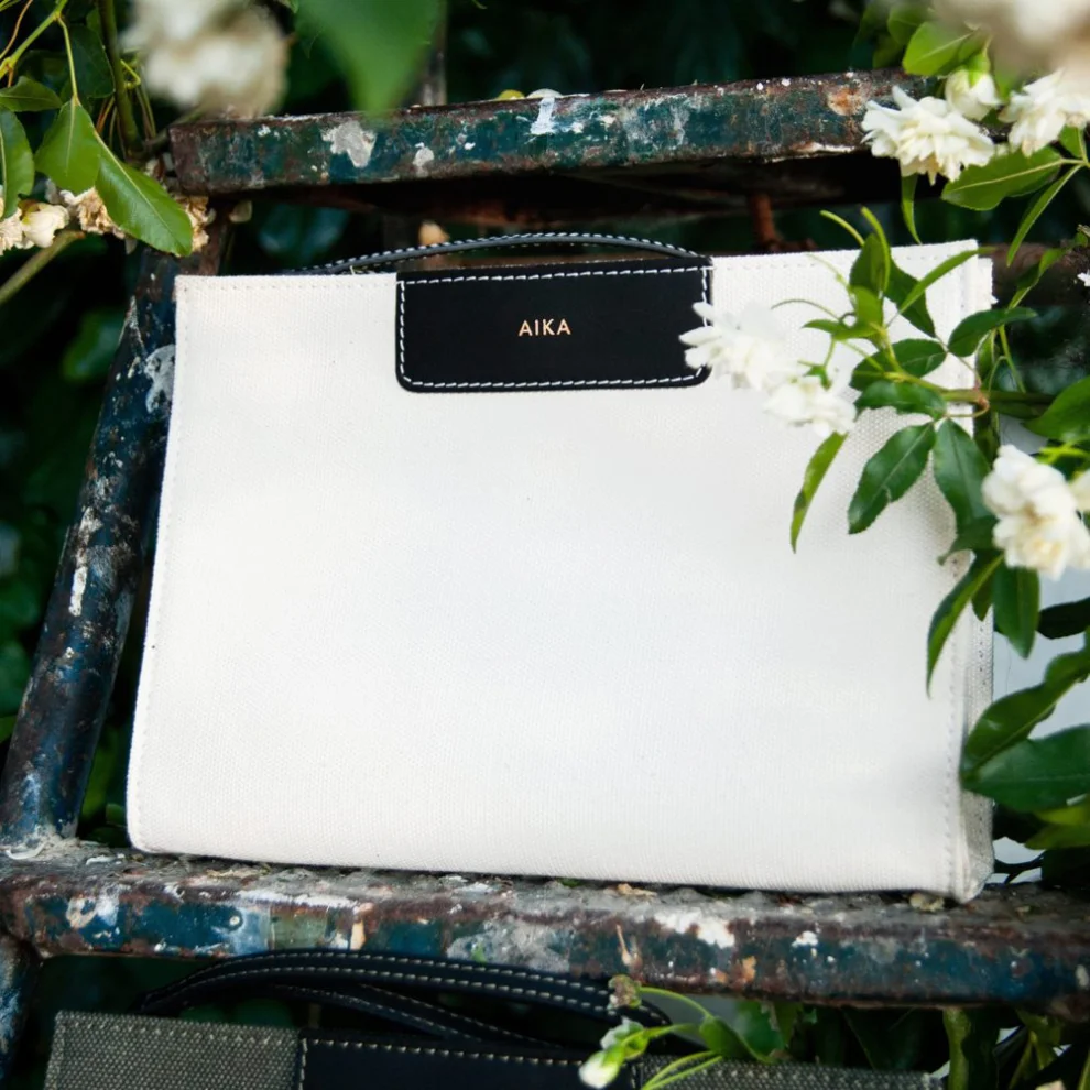 White hot sale floral clutch