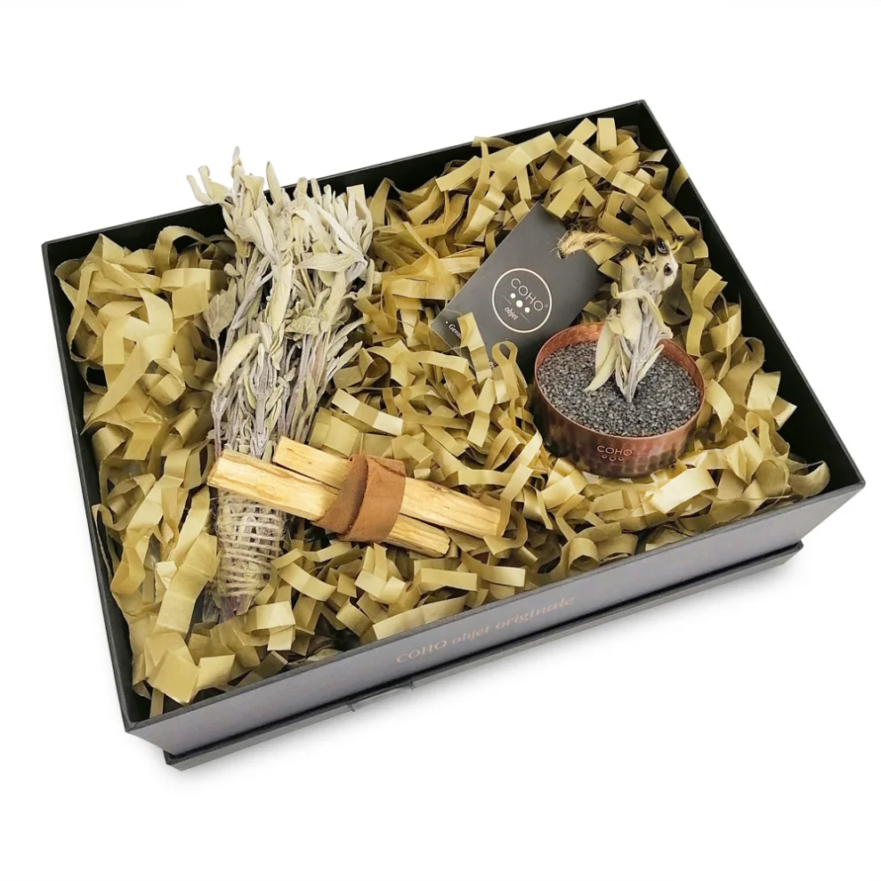 Coho Objet	 - COHO Box Antique Meditation Copper Incense Holder & 2 Palo Santo & Sage Incense Set