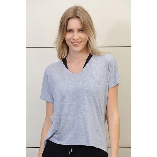 WeWon Style - V-Neck T-shirt