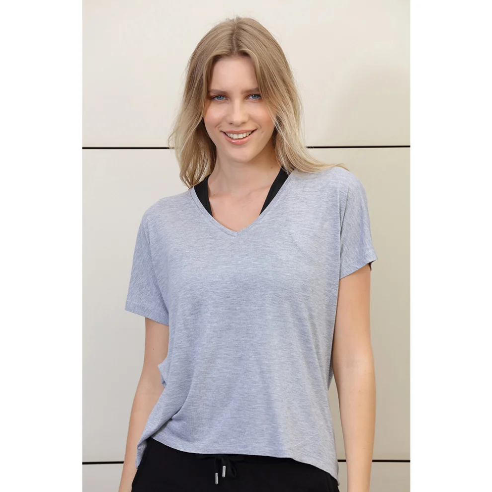 WeWon Style - V-neck T-shirt