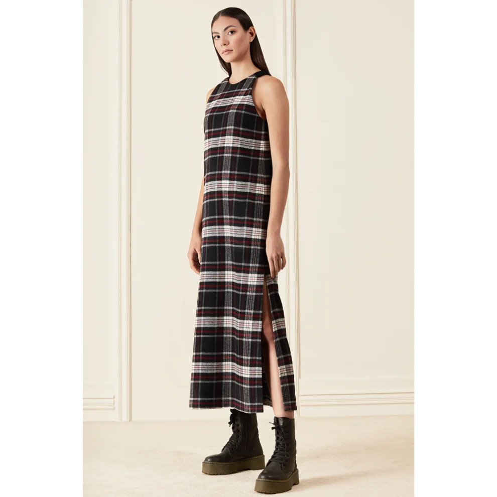 Equpe Studio - Round Collar Wool-Blend Plaid Dress