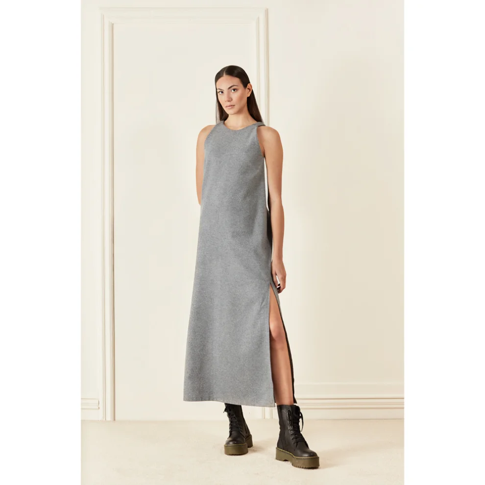 Equpe Studio - Round Collar Caché Wool-Blend Dress