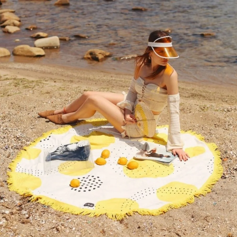 Towdoo - Points Round Beach Towel