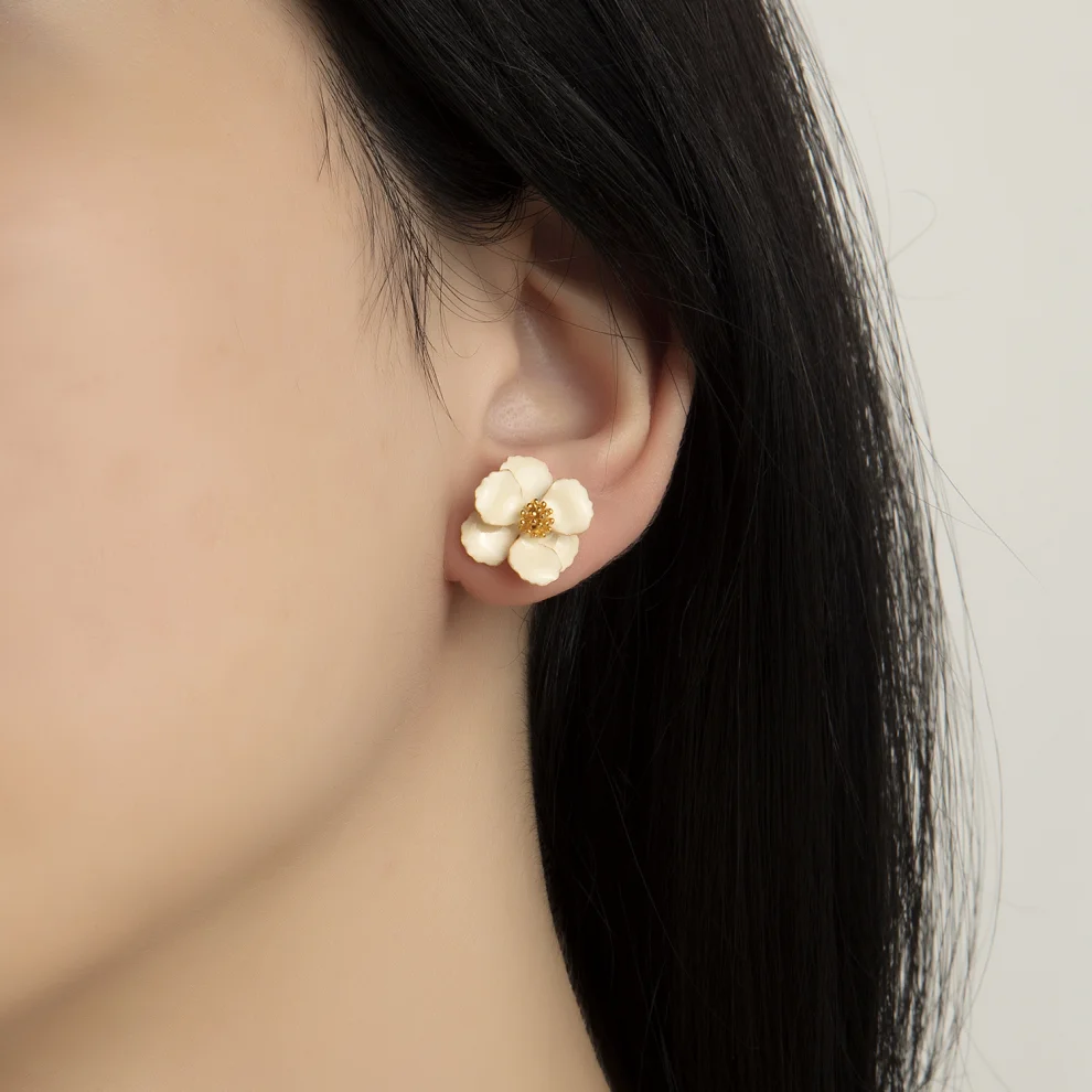 Milou Jewelry - Petite Flower Earrings