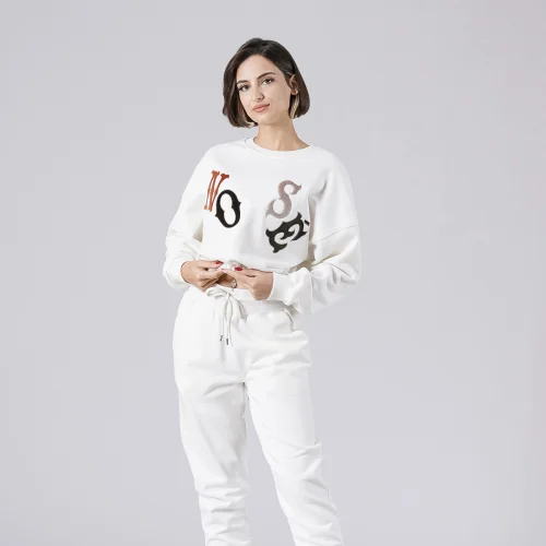 No Se Wear - Embroidered Crop Sweatshirt