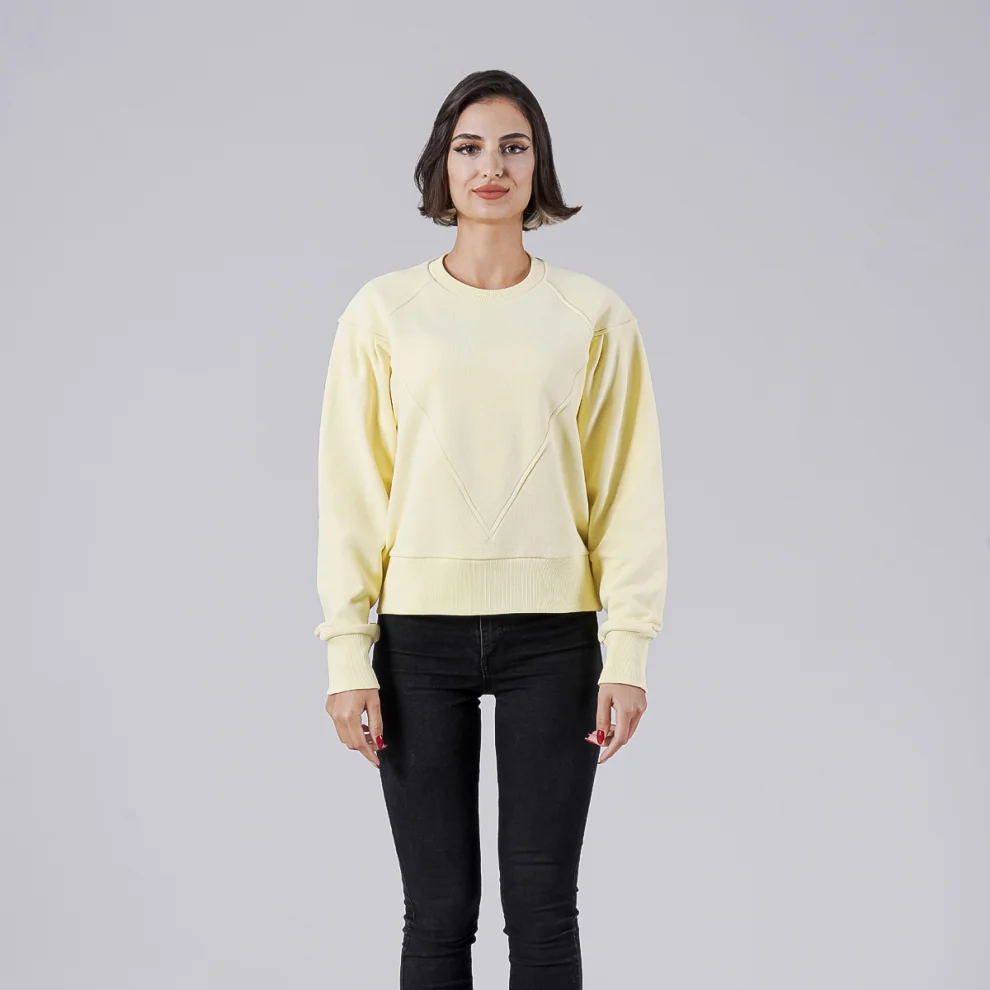 H and m outlet yellow sweatshirt