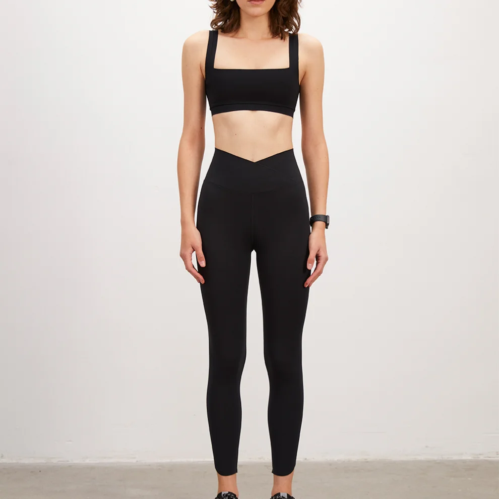 Anais & Margaux - Cross Waist Shaper Leggings Black M