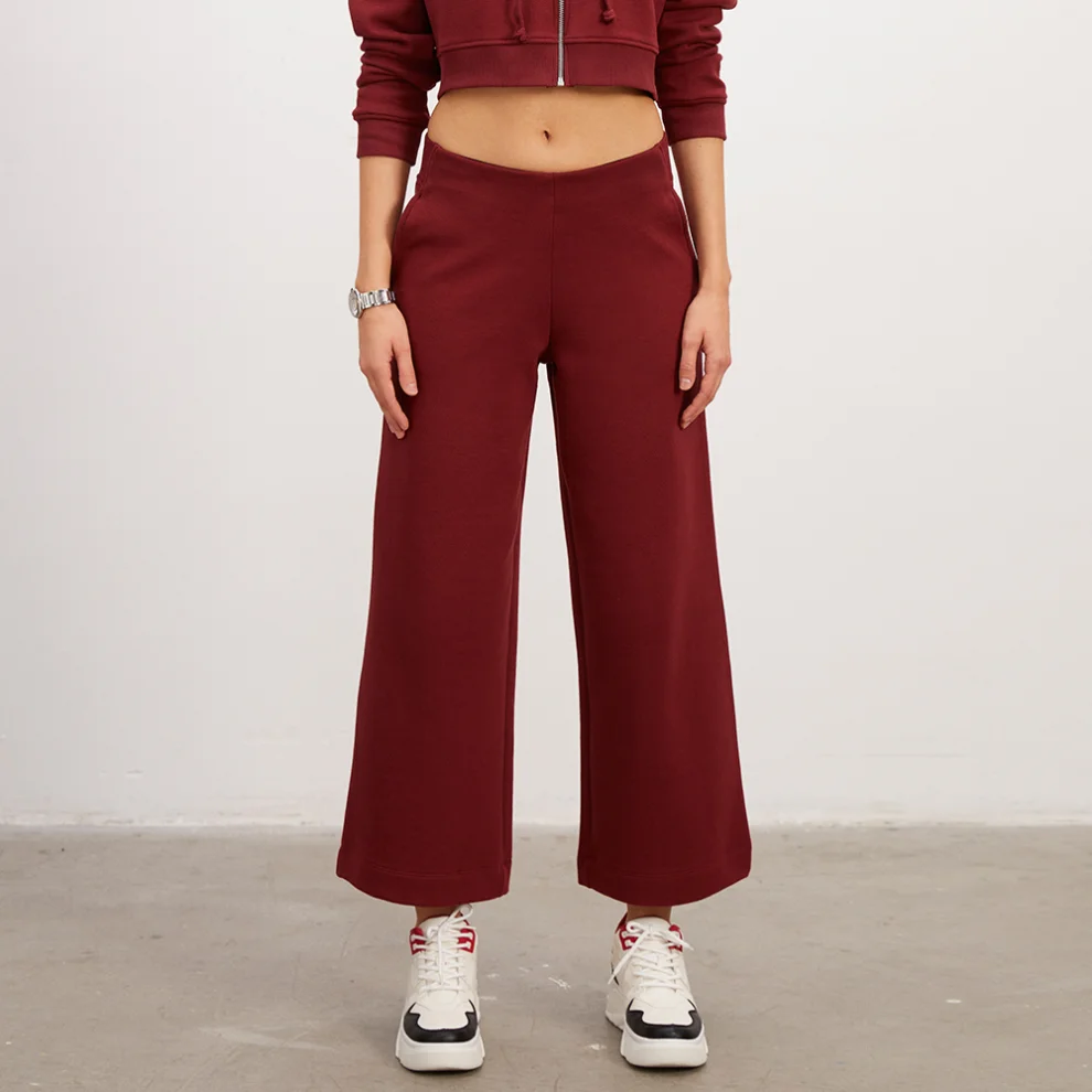 Cropped 2025 flare sweatpants