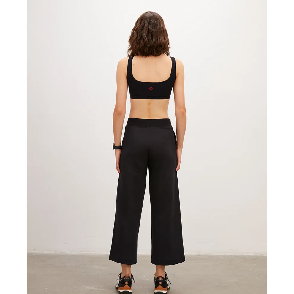 Anais & Margaux - Cropped Flare Sweatpants