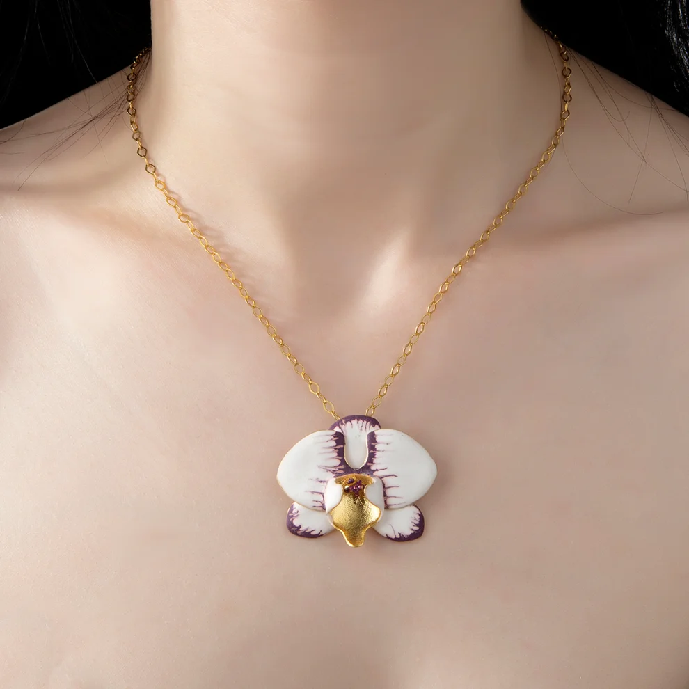 Cattleya on sale flower necklace