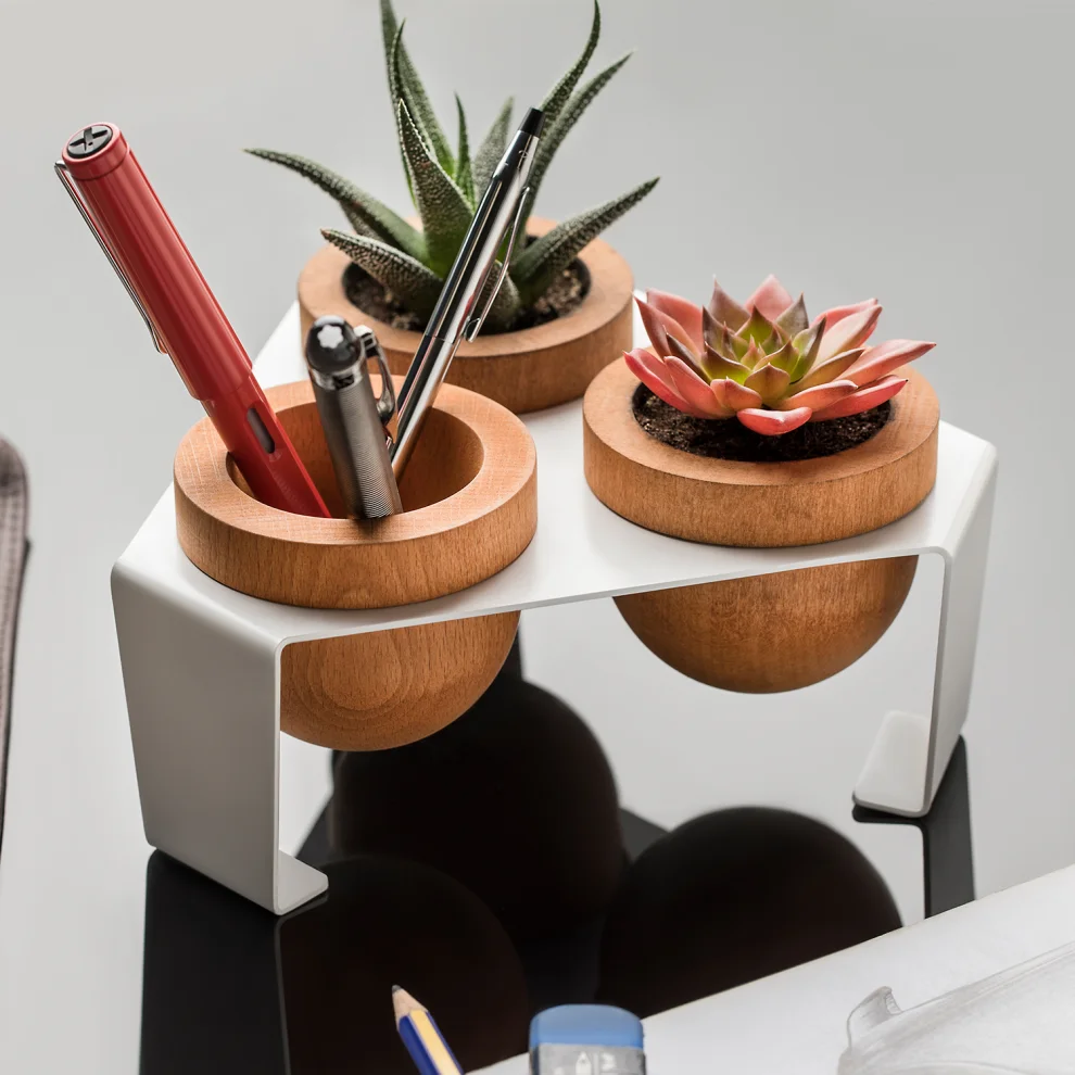 Halohope Design - Dew Planter Set Of 3 Oak Pots On A Metal Stand