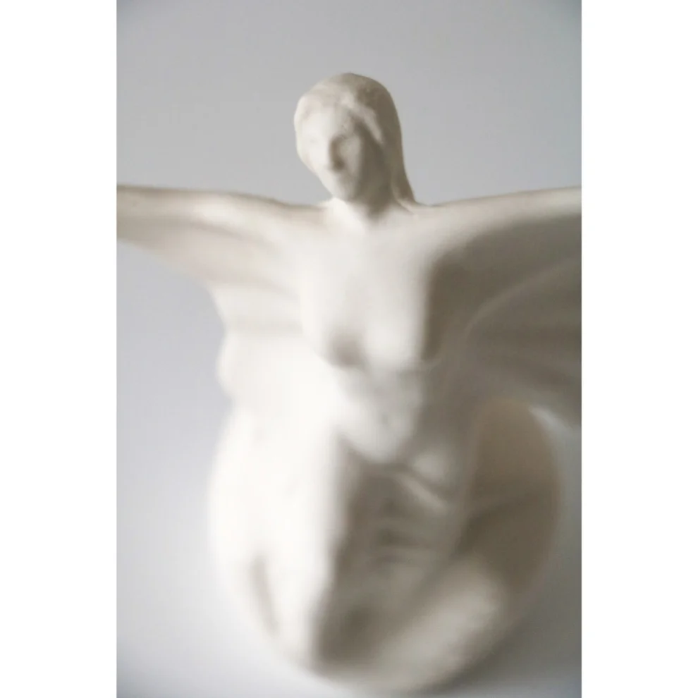 Maiizen	 - Spring Statuette