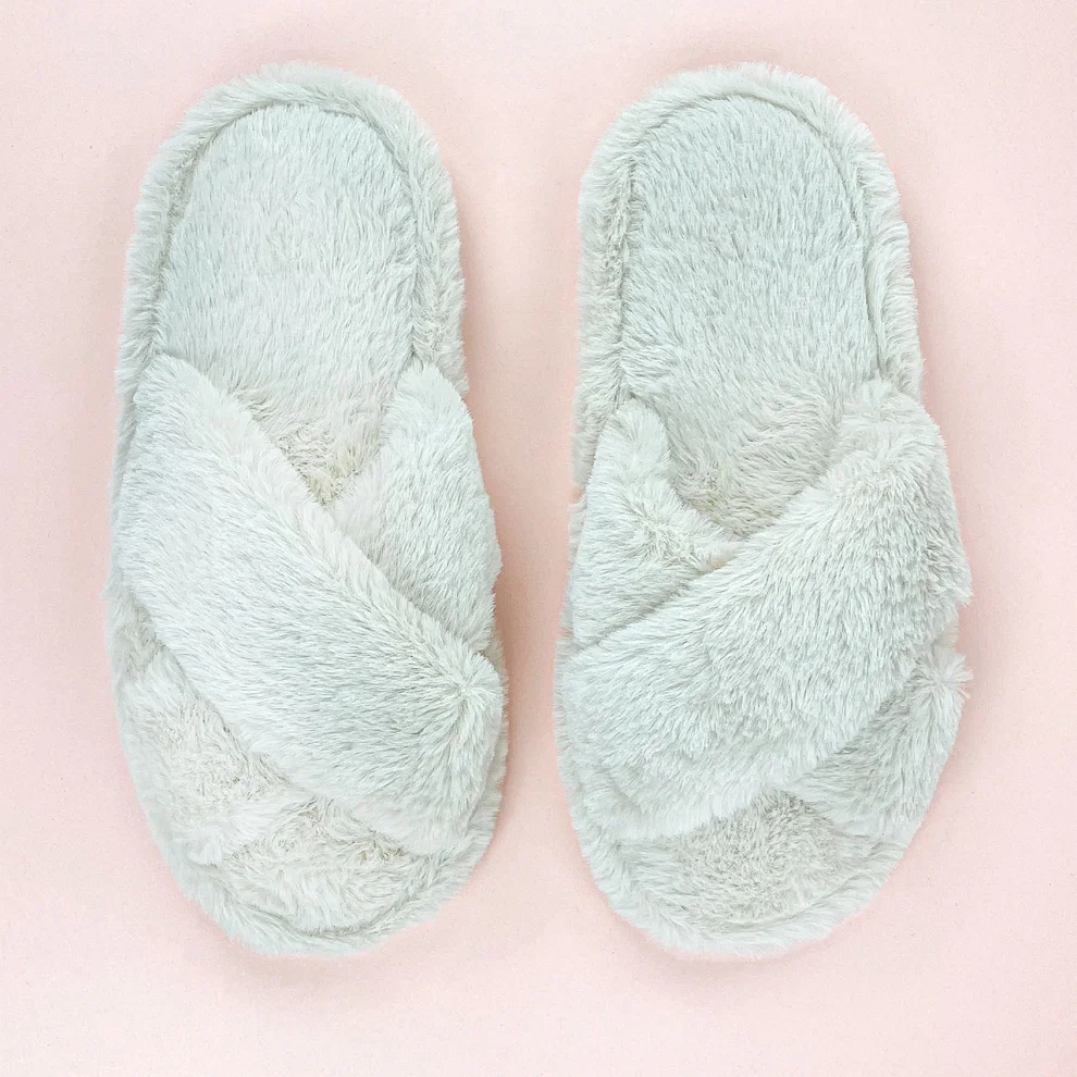 Bed and Beyond - Plush House Slippers