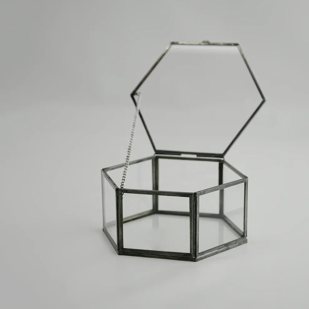 El Crea Designs - Geometric Glass Ring Box