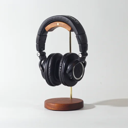 Unchained Workshop - Chain No 2 | Mahogany Headphone Stand