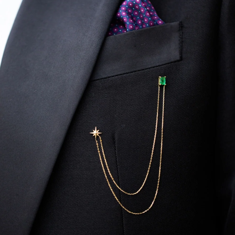 The Anoukis - Emerald Stick Pin With North Star 14 Ayar Yaka İğnesi