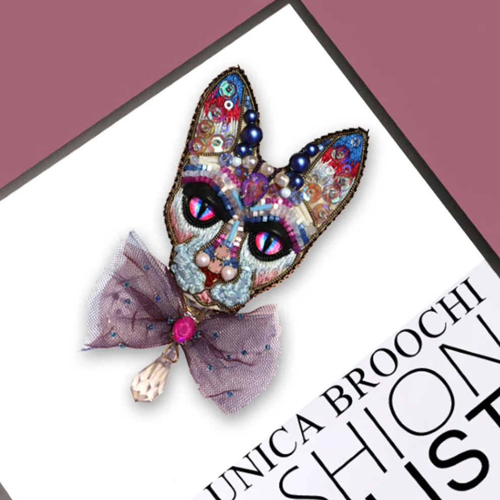 Unica Brooche - Sphinx Cat Brooch