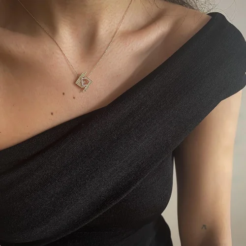 Melez Mini Atelier - Signature E Necklace