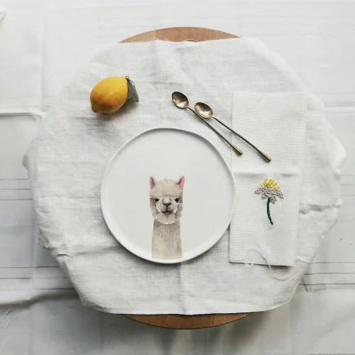 Fusska Handmade Ceramics - 6 Pet Plates