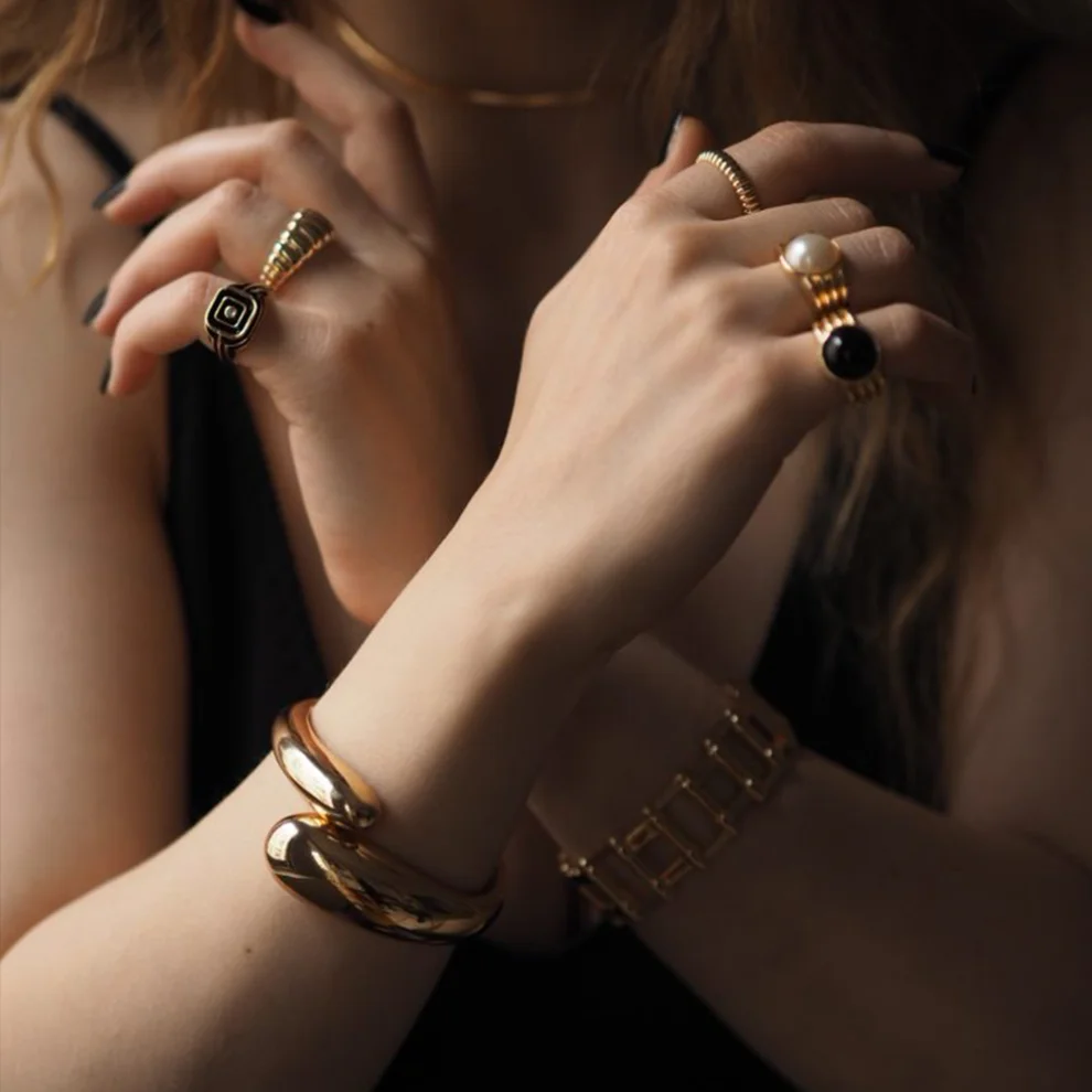 Neuve Jewelry - Luna Ring