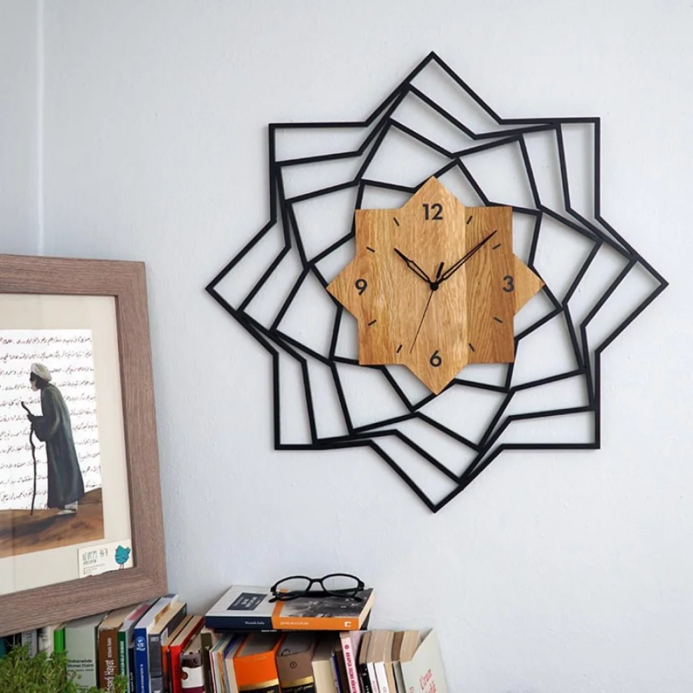Gugarwood Star Wooden Metal Wall Clock hipicon