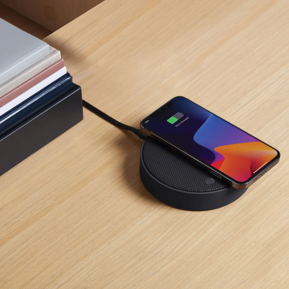 Lexon - Oslo Energy Wireless Speaker & Charging Station - Il