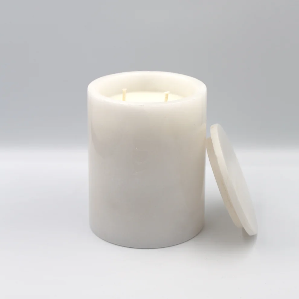 ODA.products - No: 5 Soft Marble Candle