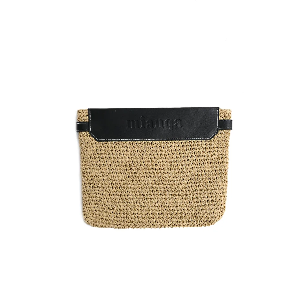 Mianqa - Vegan Bio-leather & Handwoven Raffia Clutch