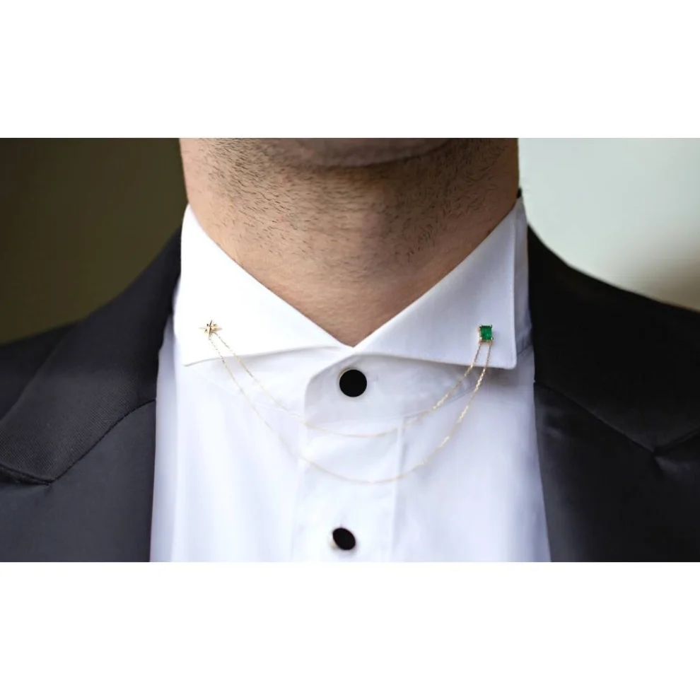 The Anoukis - 8k Gold Emerald Stick Pin With North Star