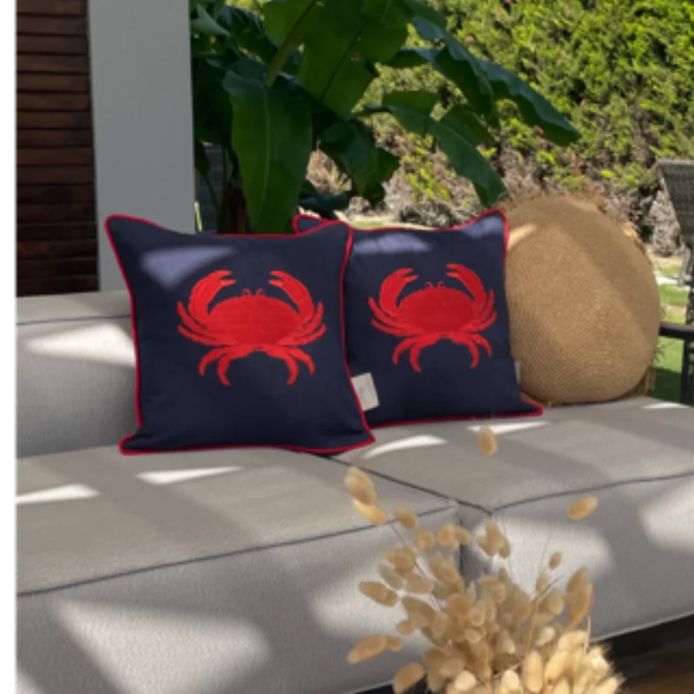 Adade Design Pillow - Nakışlı Kırlent - Yengeç