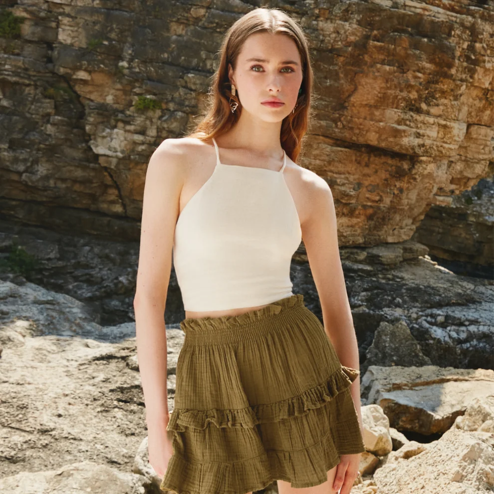 Handarte Los Angeles White Halter Neck Muslin Top hipicon