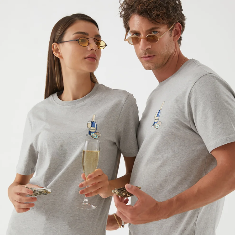 Gourmoji - Unisex Prosecco & Oyster T-shirt
