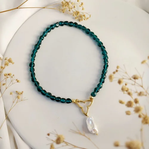Kadriye Camcı - Glass Emerald- Baroque Pearl Necklace