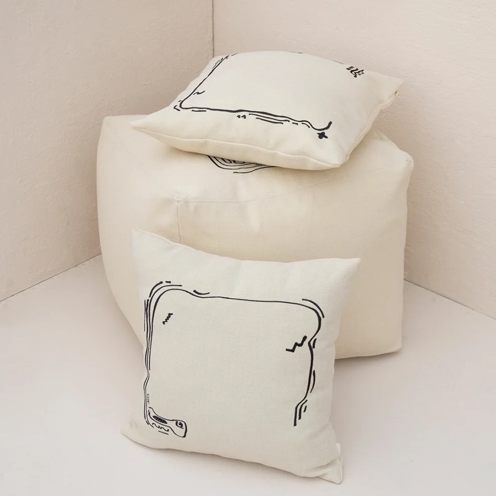 LIVN PIECES - Ecru Pillow - Il