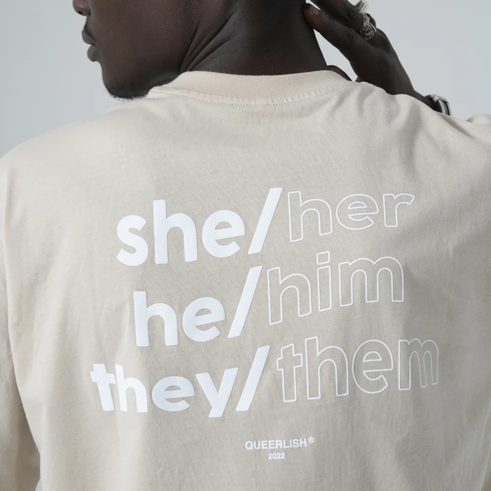 Queerlish - Pronouns Are Cool Oversize T-shirt