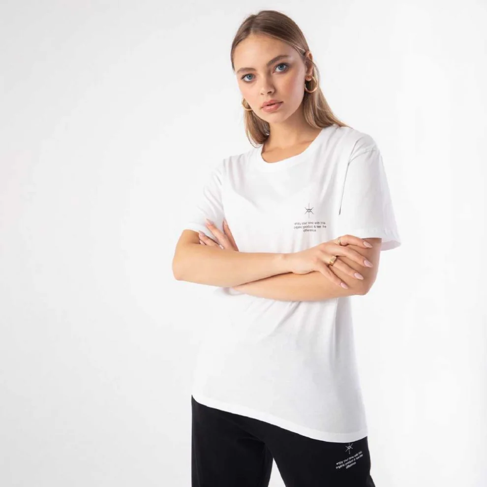 Aslı Yarış - Short-sleeve T-shirt