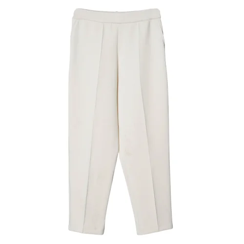 Diza Gabo - Elastic Short Pants The Waist In Pure White Blouse