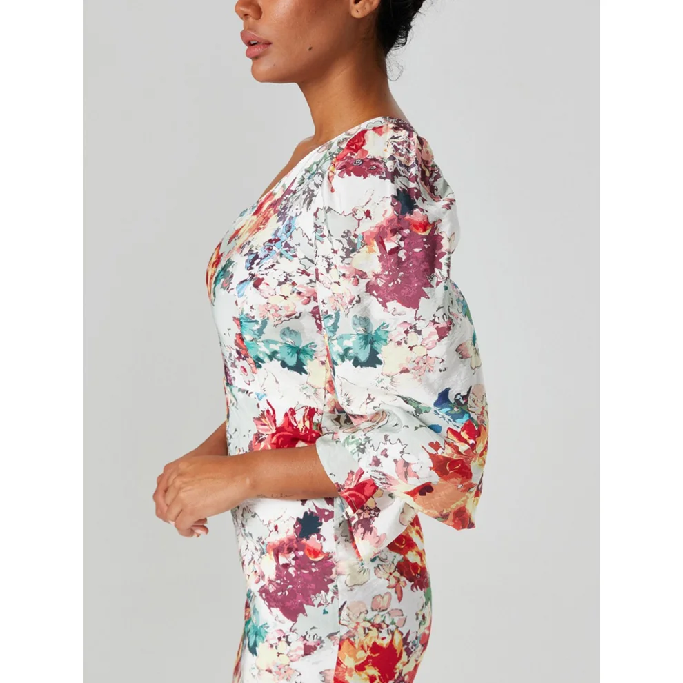 Alleggria - Jasmin One - Shoulder Flower Pattern Krinkl Dress