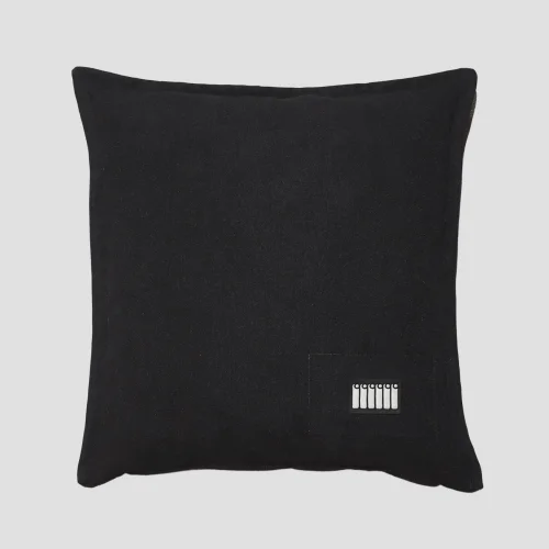 Six Zero - Kontrast Throw Pillow