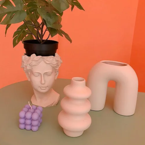 Betamumz - Two-legged Ceramic Vase