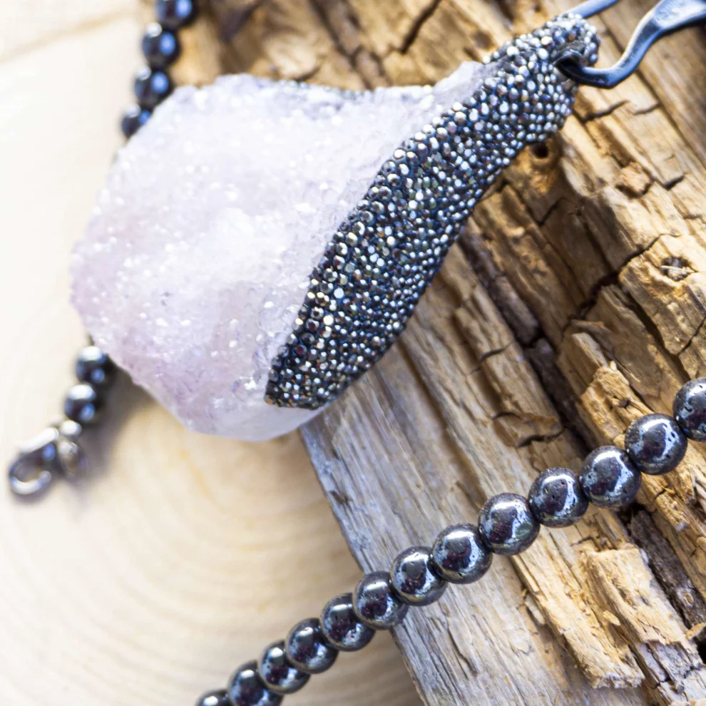 İndafelhayat - Hematite Stone Desert Amethyst Crystal Necklace