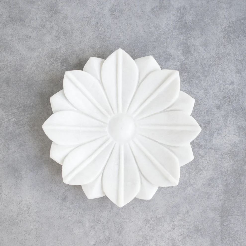 Marmitable - Hand Carved Flower Tray