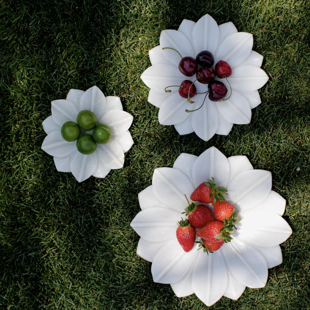 Marmitable - Hand Carved Flower Tray