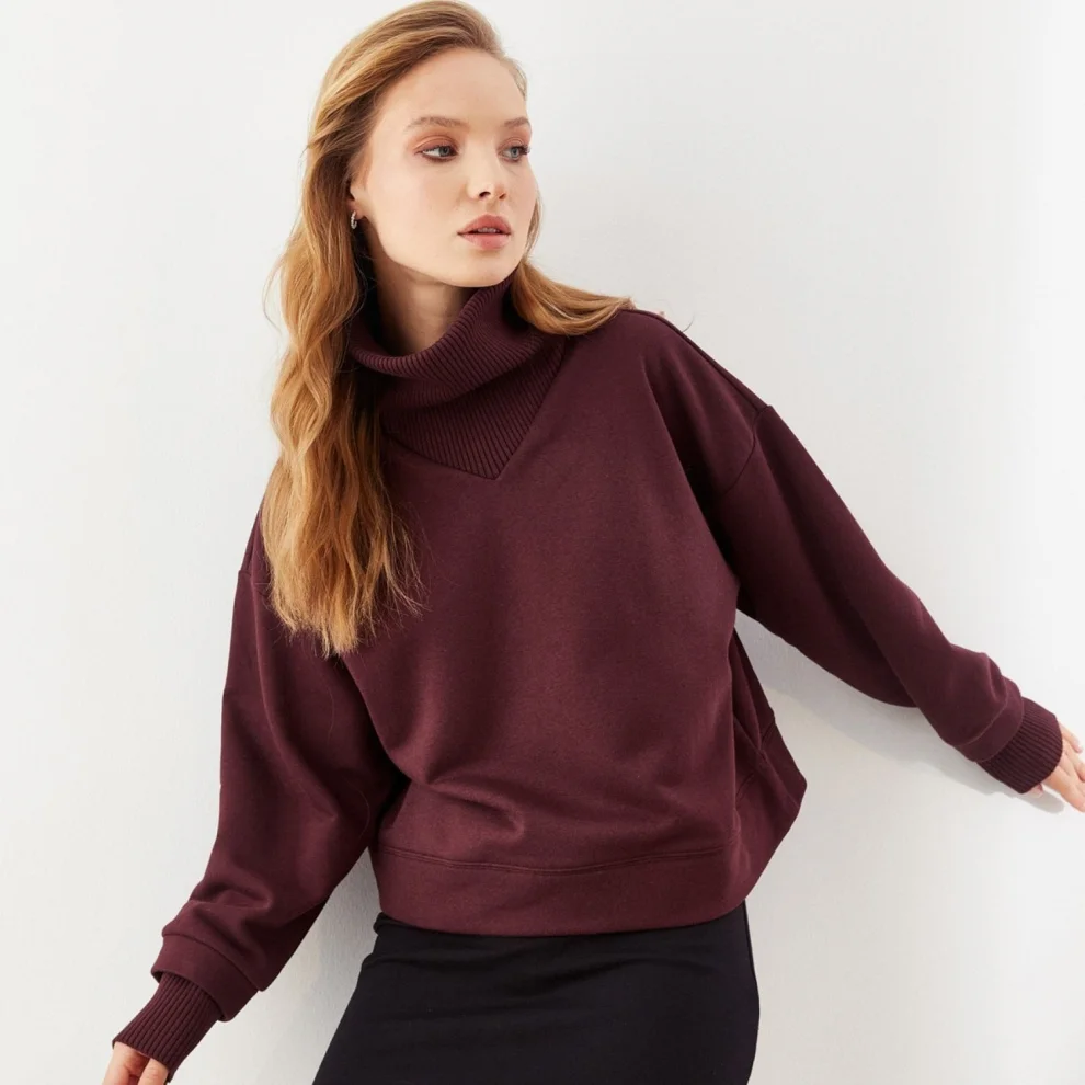 Auric - Knitwear Collar Sweatshirt