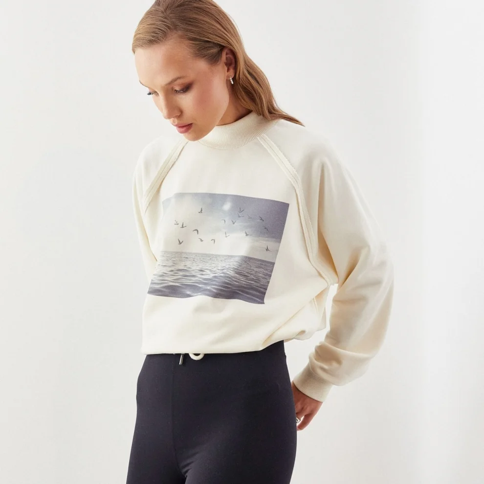 Auric - Printed High Collar Sweatshirt