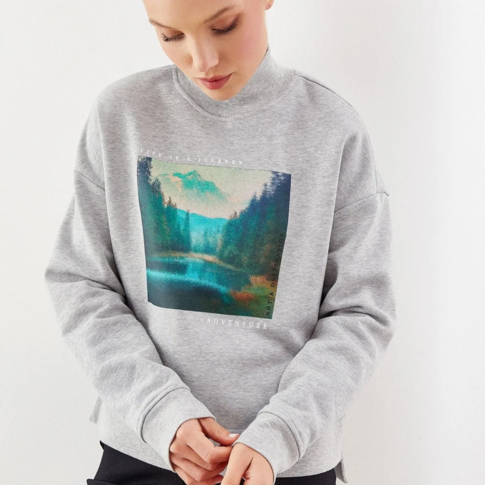 Auric - High Collar Digital Printed Sweatshirt