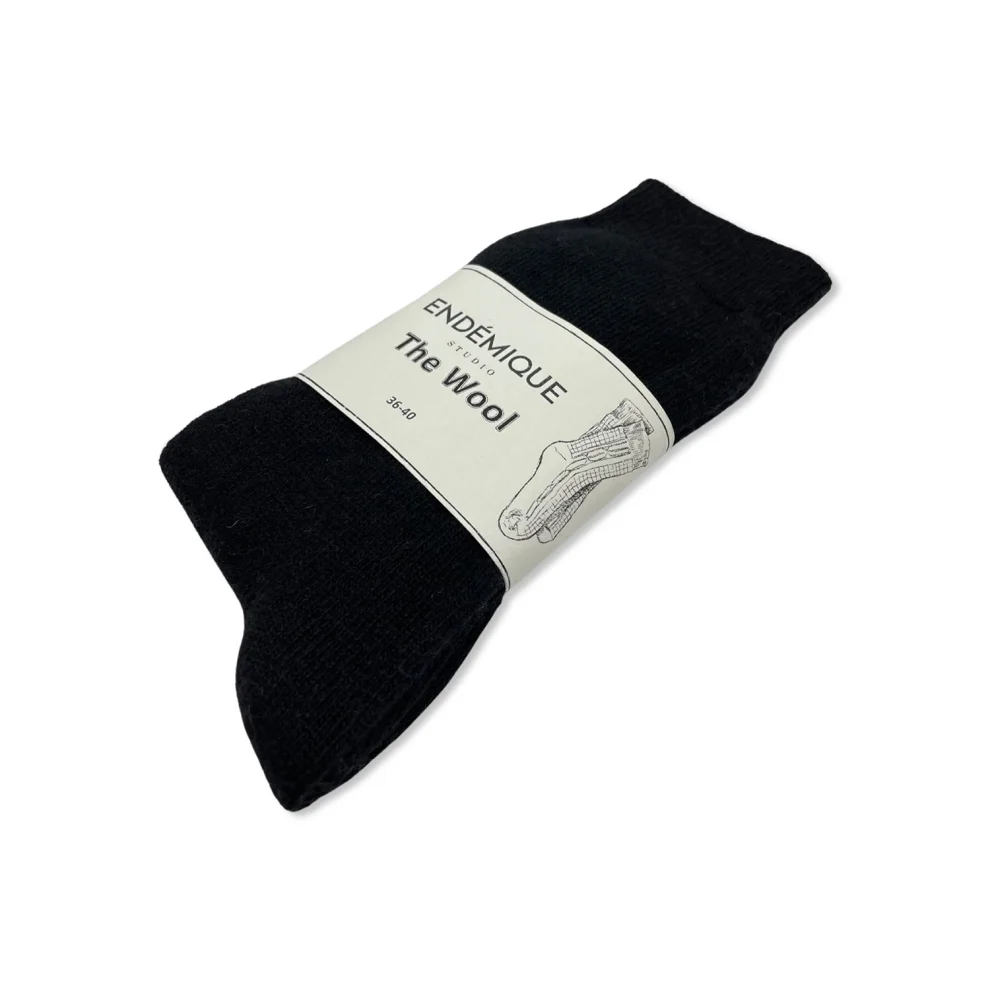 Endemique Studio - The Wool Plain Black Socks