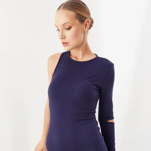 Auric - Asymmetrical Sleeve Dress