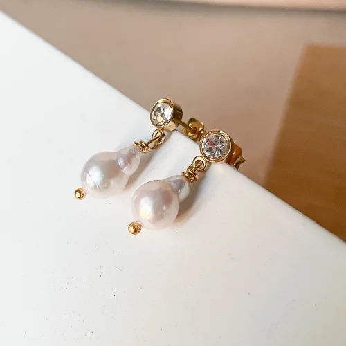 Pierre Violette - September Tiny Baroque Pearl Earring