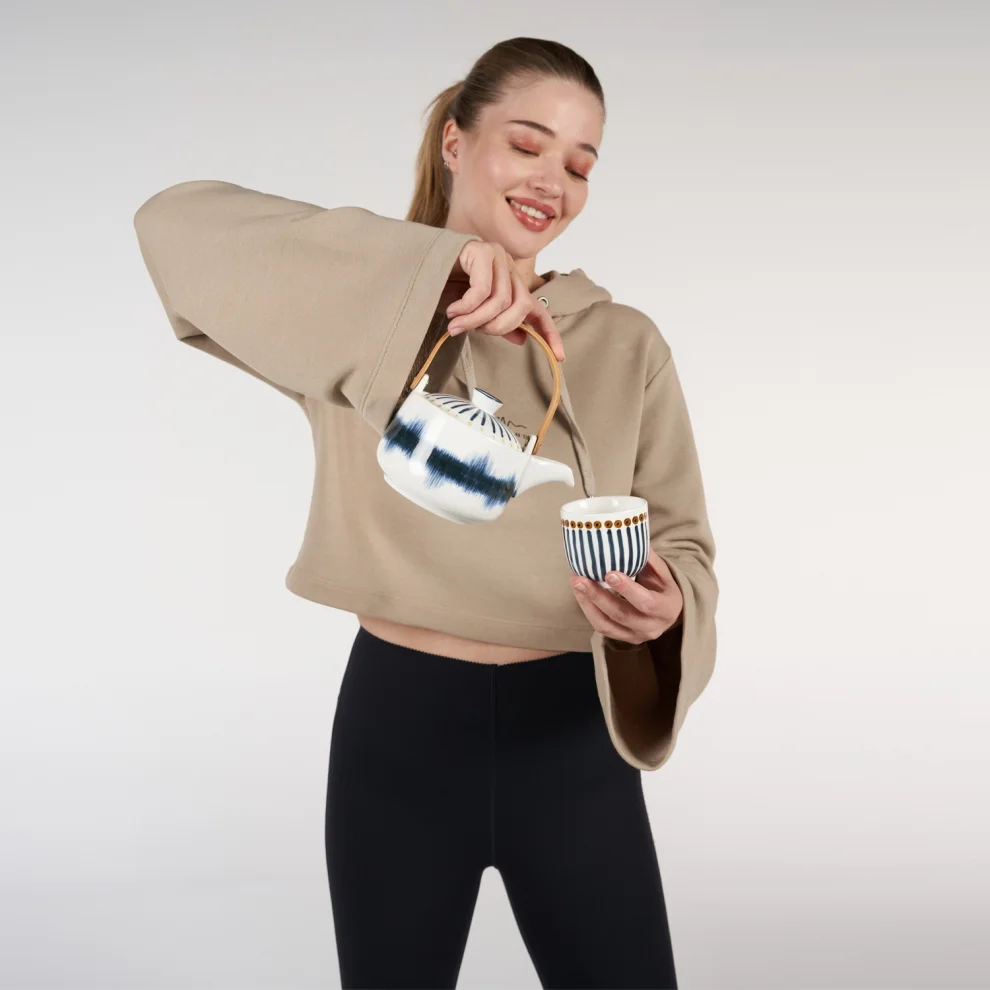 Wide discount arm sweatshirt